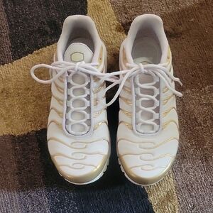 Nike Women's White and Gold Sneakers